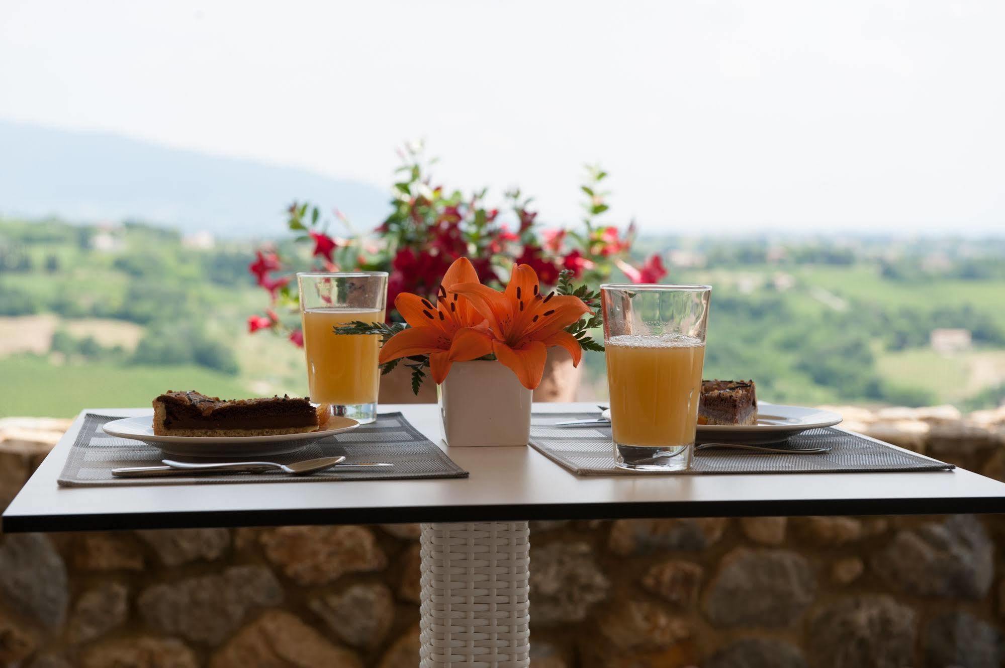 Villa Del Poggio Prosecco Bike Hotel San Pietro Di Feletto Ngoại thất bức ảnh